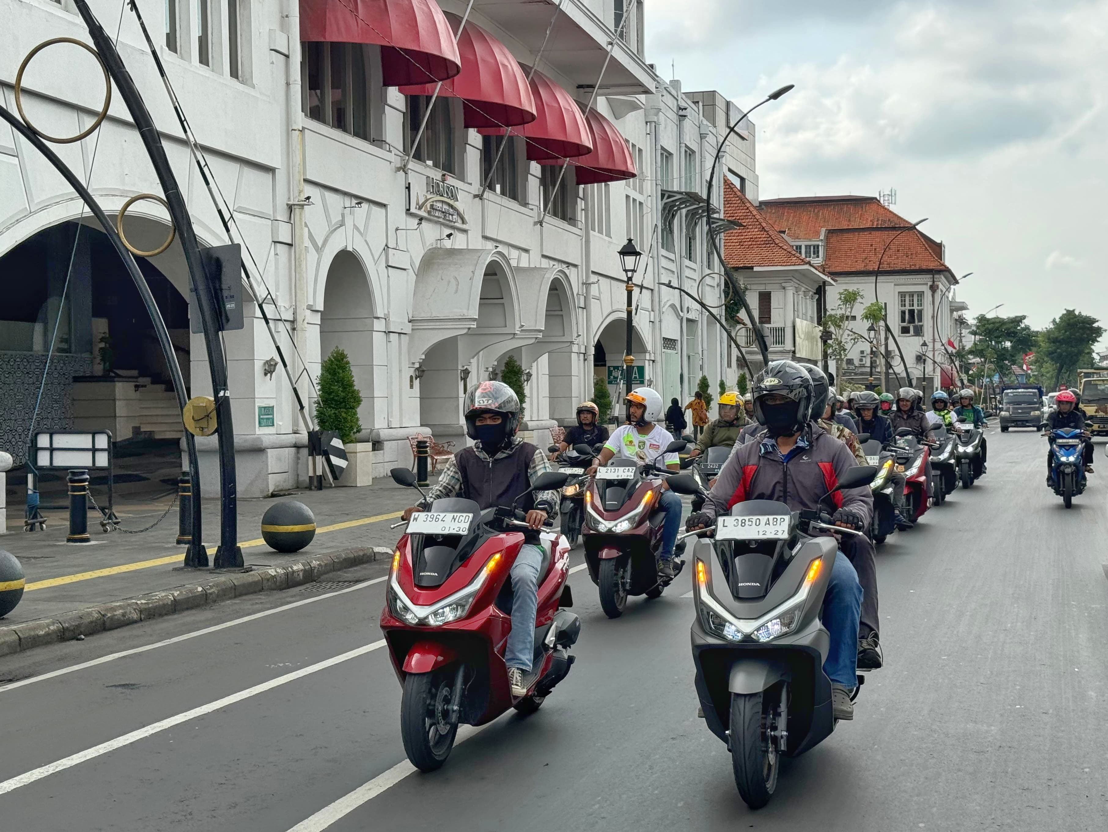 Kebersamaan Konsumen Honda PCX Nribun dan Riding Bareng.